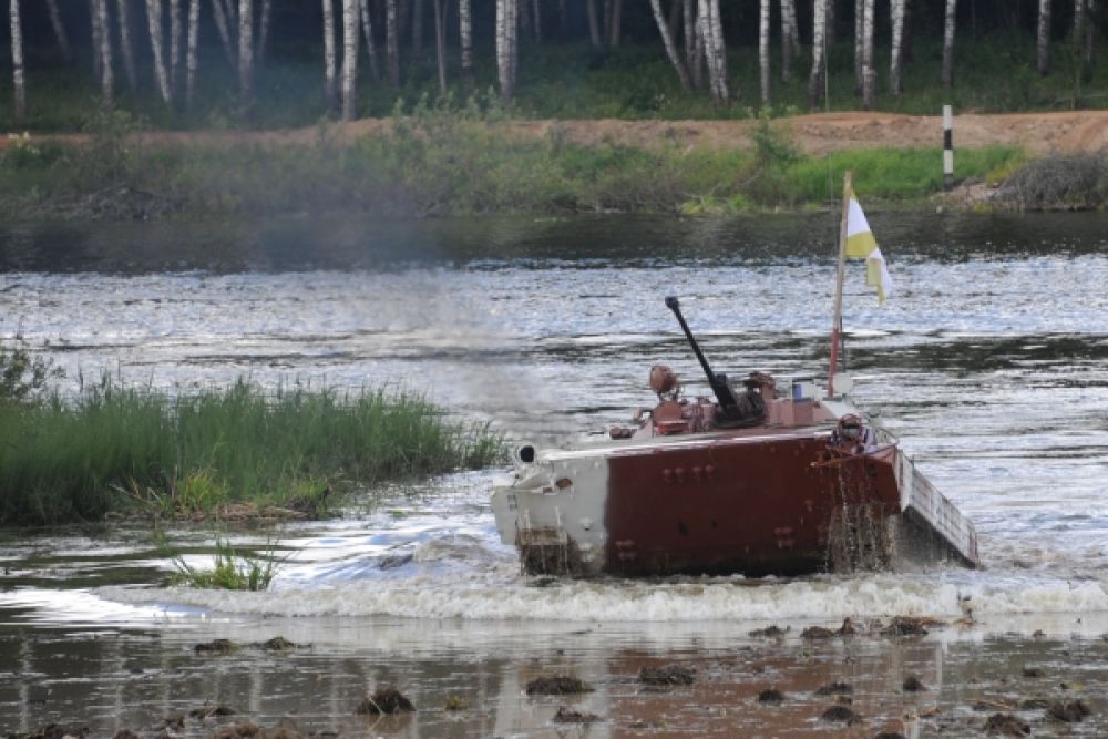 Экипаж Центрального военного округа на БМД-4М.