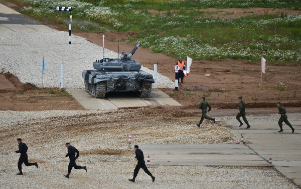 Экипаж танка войск Западного военного округа.