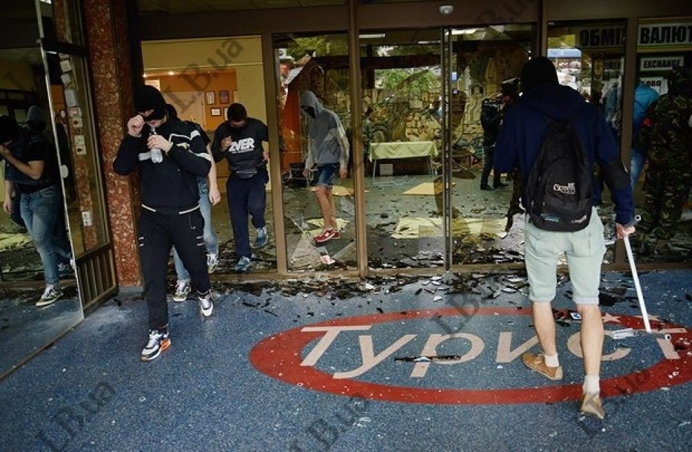 Фото штурма отеля «Турист»