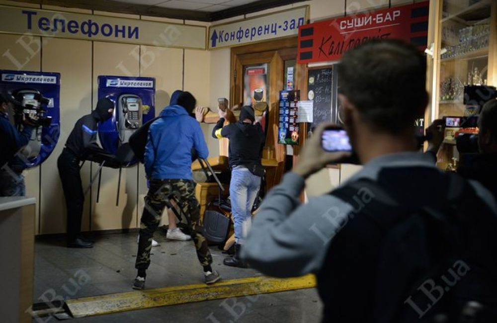 Фото погрома отеля «Турист»