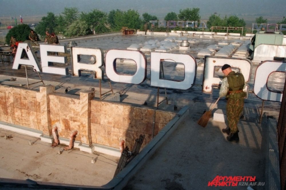 1999 год. Аэропорт Слатина в Косово под контролем ВДВ.