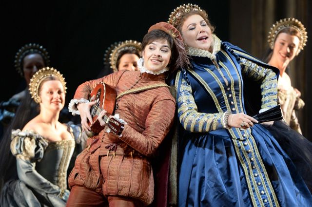 Сцена из оперы Джузеппе Верди «Дон Карлос» в постановке режиссера Эдриана Ноубла в Большом театре.