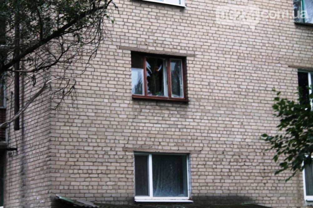 Боевики пять раз обстреляли из танков базу военных