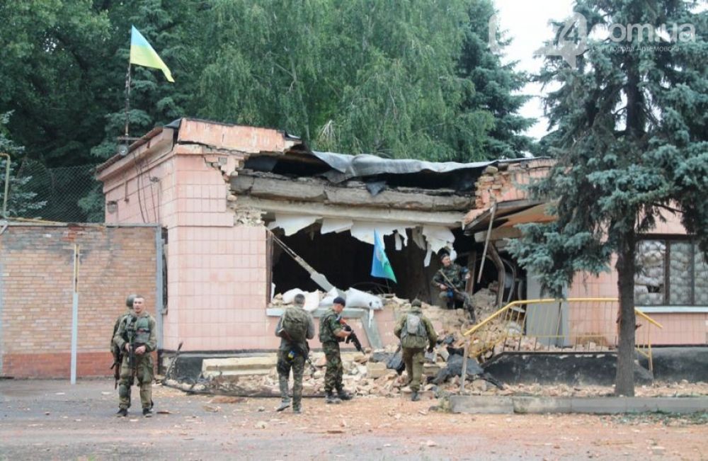 Боевики пять раз обстреляли из танков базу военных