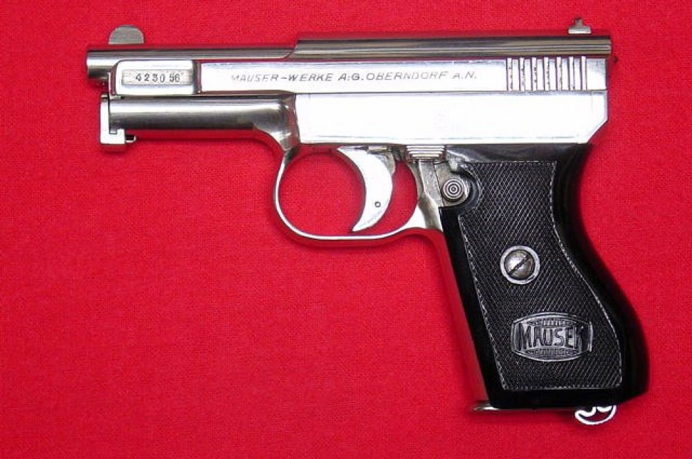 К 1914 году в Mauser разработали новый пистолет, получивший нетривиальное название 1914. Это был один из лучших компактных пистолетов своего времени. Будучи доработанной версией M1910, пистолет позволял использовать более мощные патроны 7,65 мм Браунинг. Оружие было рассчитано на полицейских и гражданских лиц.