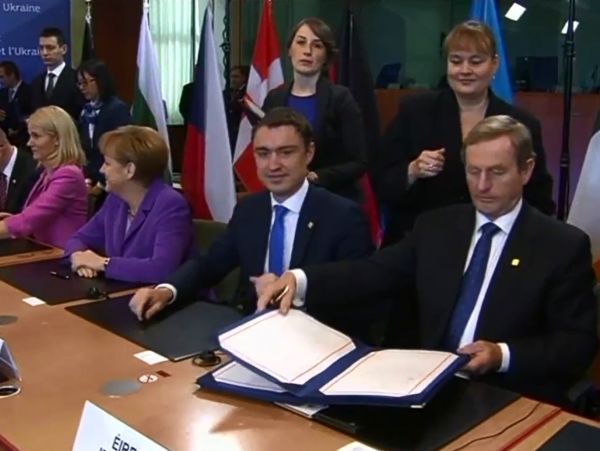 Петр Порошенко подписал экономическую часть Ассоциации с ЕС