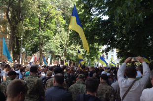 Митинг возле Администрации президента