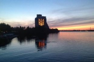 Герб Украины с подсветкой