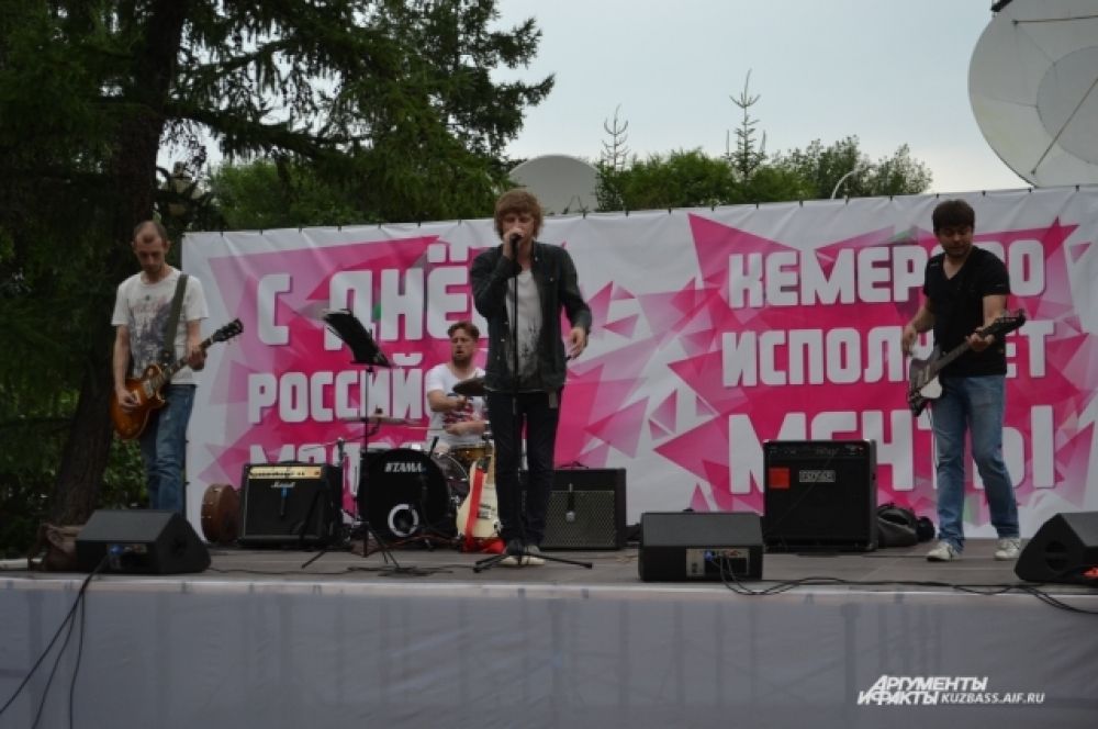 А кемеровская команда PaperSoldier´s вышла на сцену в сквере «Орбита».