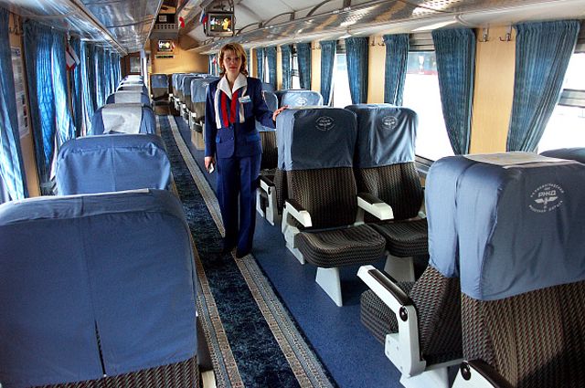 В вагоне повышенной комфортности поезда-экспресса «Спутник», следующего по маршруту «Москва-Мытищи».