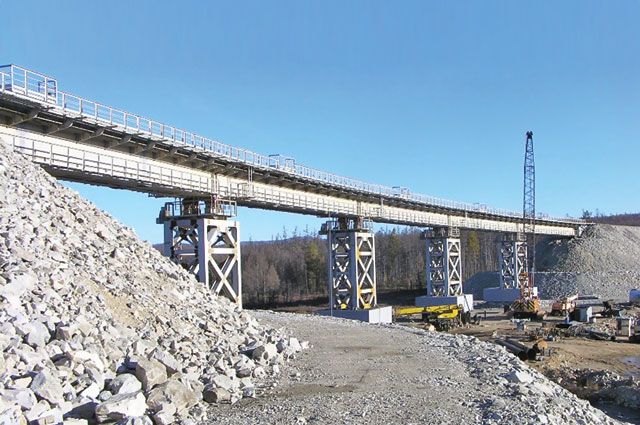 Строительство моста в Якутии.