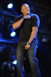 За счёт продажи Beats одну из верхних строчек занял знаменитый продюсер Dr. Dre – именно он был главным владельцем фирмы по производству наушников. Сейчас состояние музыканта оценивается в $620 млн.