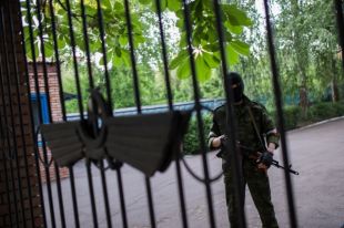 Захват боевиками админзданий в Донецке