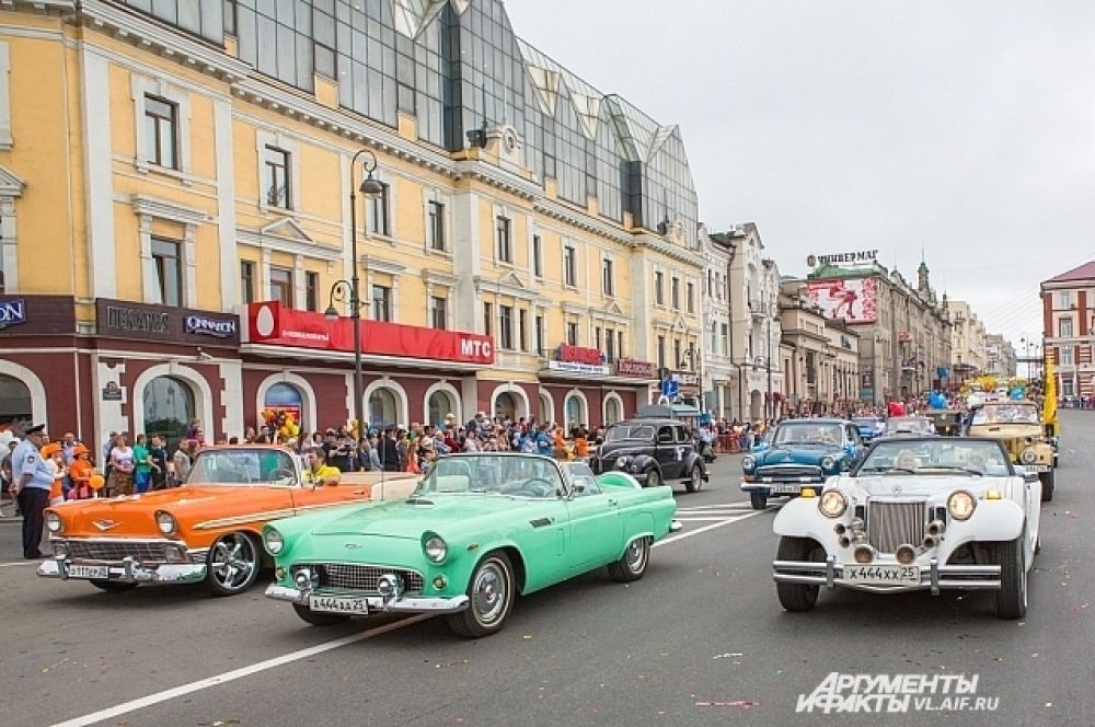 Особый шик города - экспонаты автомотостарины.