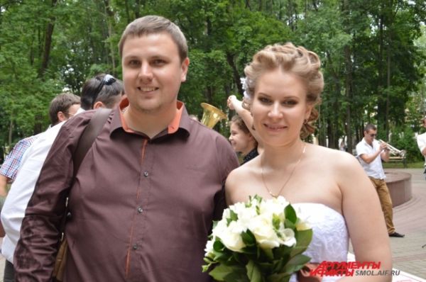 Виктория Тарасова и Александр Сафронов, жених и невеста: «Любовь, честность, доверие и верность обязательно приведут к счастливой семье. Это мы проверили на собственном опыте».