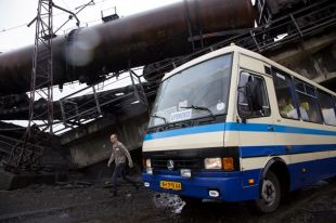 Над трассой Славянск-Донецк был взорван железнодорожный мост с поездом