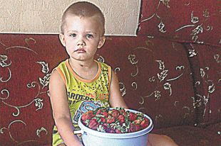 Виталик учит новые слова: «мама», «баба», «дай».