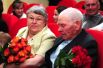 В этот день Глава города Василий Филипенко вручил медали «За любовь и верность» пяти семьям Ханты-Мансийска, прожившим в браке от 35 до 56 лет. 