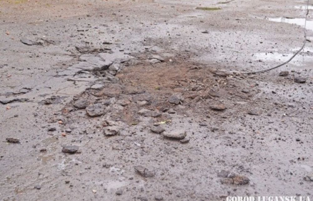 Разгромленный транспорт Луганска