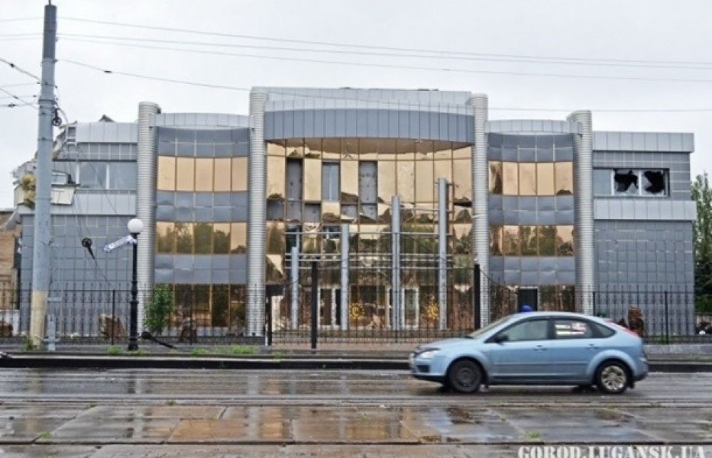 Разгромленный транспорт Луганска