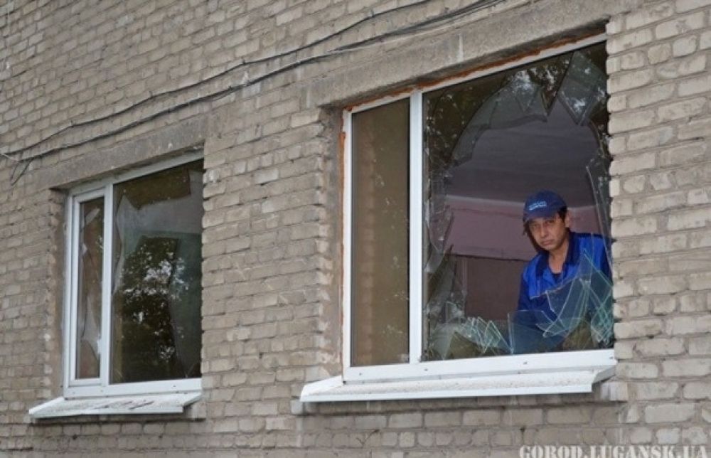 Разгромленный транспорт Луганска