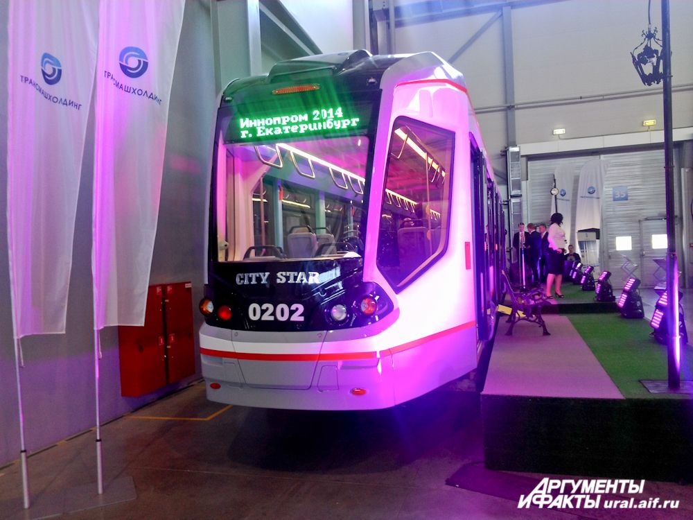 Первый в России 100% низкопольный трамвай. В обозримом будущем такие могут появиться и в Екатеринбурге.