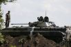 Танк украинских военнослужащих возле блокпоста в Донецкой области