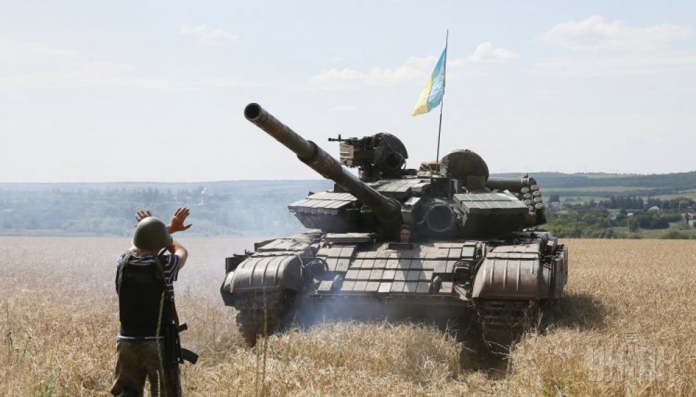 Танк на одном из блокпостов под Донецком