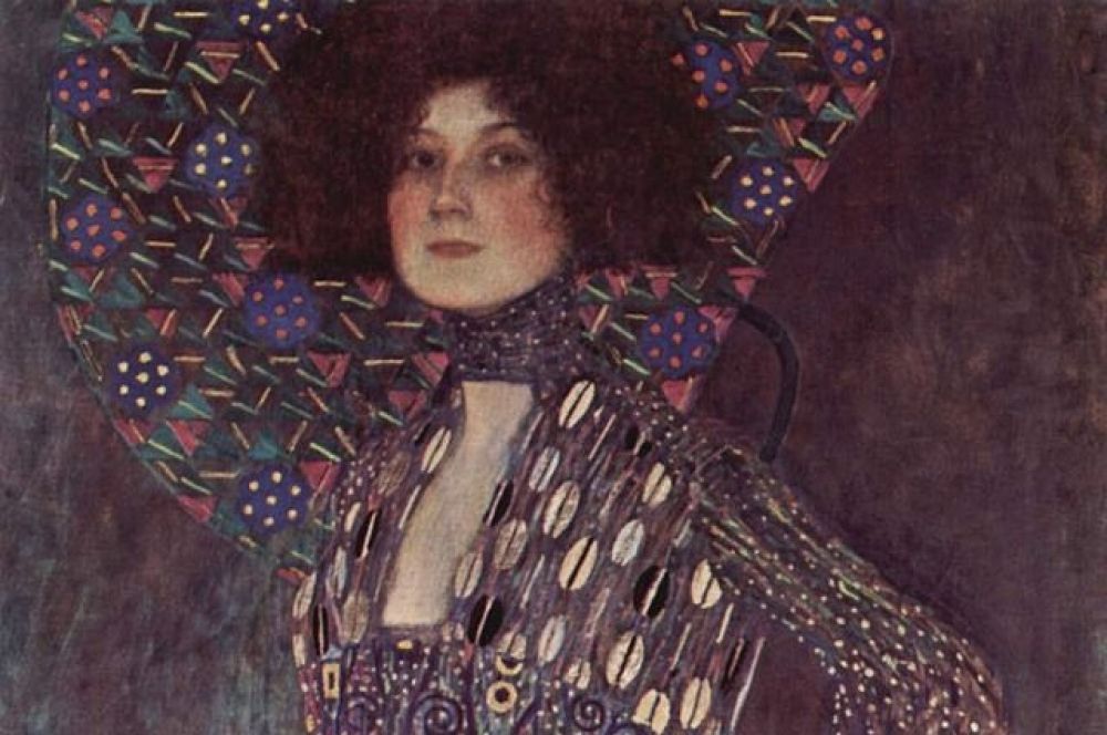 В начале 1890-х Климт встретил Эмилию Флеге. Она была модельером и владела салоном с названием «Сестры Флеге» в Вене. Несмотря на то, что Климт поддерживал отношения с разными женщинами, Флеге оставалась его спутницей до конца жизни. Биографы пишут, что в делах они были неразлучны. Климт ценил Эмилию Флеге как гордую, яркую, современную личность, которая знает, чего хочет и как этого добиться.
