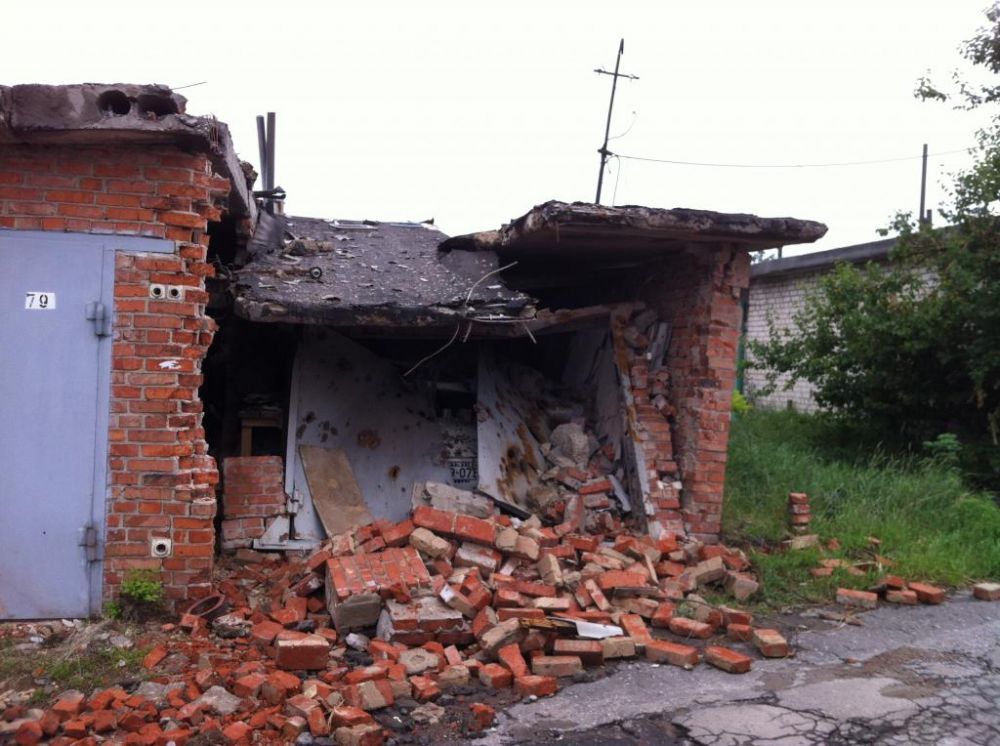 Разрушенное здание в Славянске