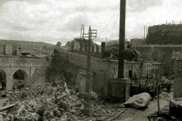 Разрушенный фашистами Севастополь. 1941 год. 