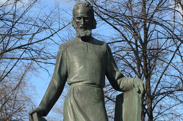 Памятник Андрею Рублёву у Спасо-Андроникова монастыря в Москве.