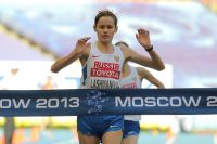 Елена Лашманова на финише соревнований по спортивной ходьбе на дистанции 20 км среди женщин на чемпионате мира. 2013 год.