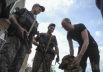 Премьер-министр Украины Арсений Яценюк во время посещения базового лагеря Национальной гвардии Украины под Изюмом Харьковской области
