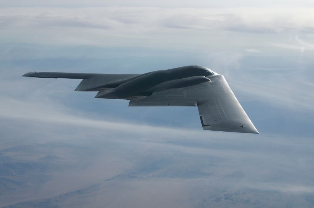 Northrop B-2 Spirit («Дух»). Тяжёлый малозаметный стратегический бомбардировщик B-2 – самый дорогой самолет в истории авиации. Стоимость производства одного B-2 составляет 1,157 млрд долларов, а если учитывать расходы на проектирования – 2,1 млрд. Всего на вооружении США в данный момент находятся 19 таких самолетов.
