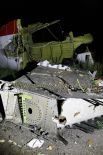 На борту самолета находились 280 пассажиров и 15 членов экипажа