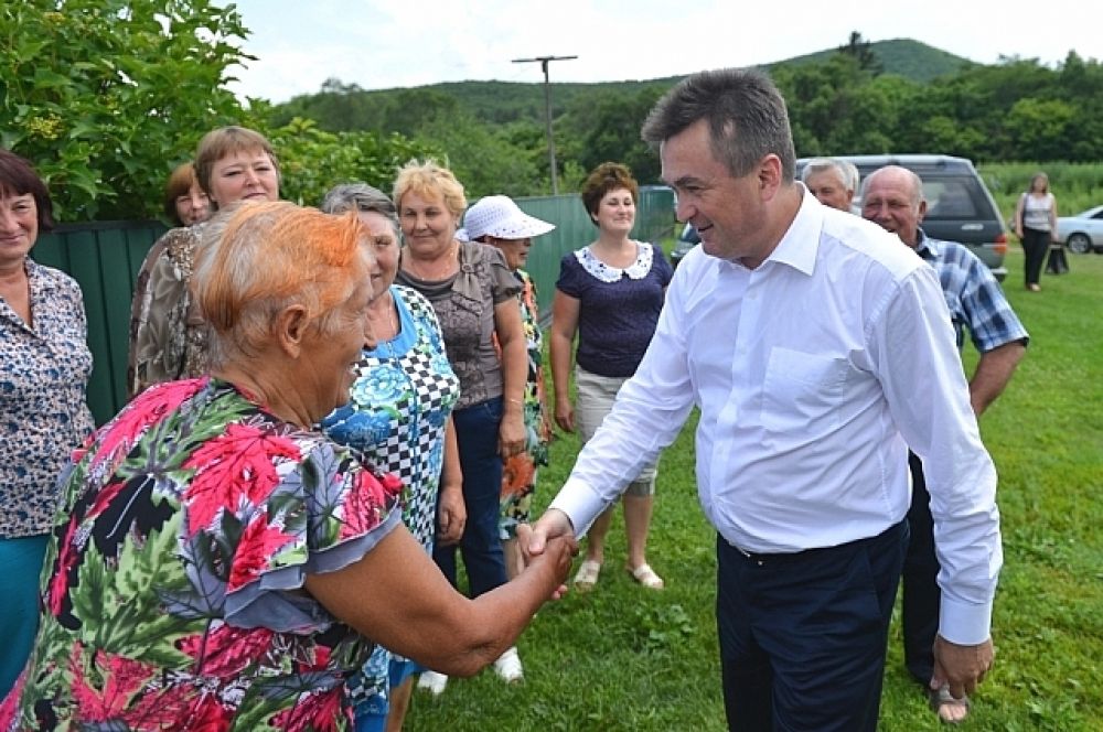 В селе Булыга-Фадеева Владимир Миклушевский зашел в гости к семье Рудник.