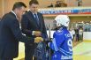 Владимир Миклушевский посетил ледовую арену «Олимп 2010», где сегодня около ста ребят, занимаются хоккеем и шорт-треком.