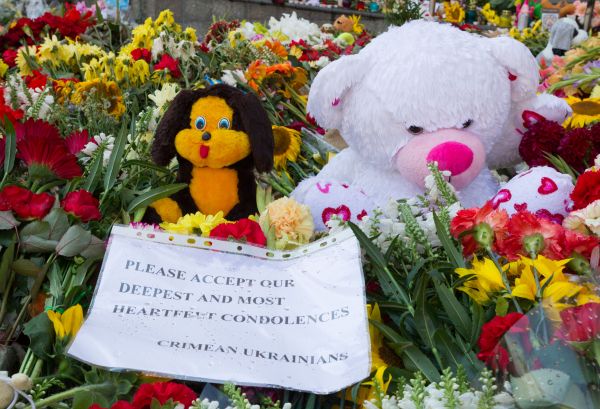 Украинцы скорбят по погибшим европейцам в «Боинг-777» вместе с миром