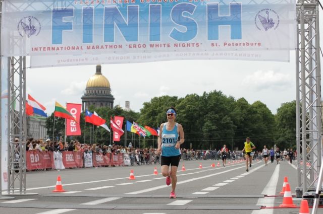 42 км по Санкт-Петербургу Галина пробежала за 4 часа 12 минут и стала 12-й.
