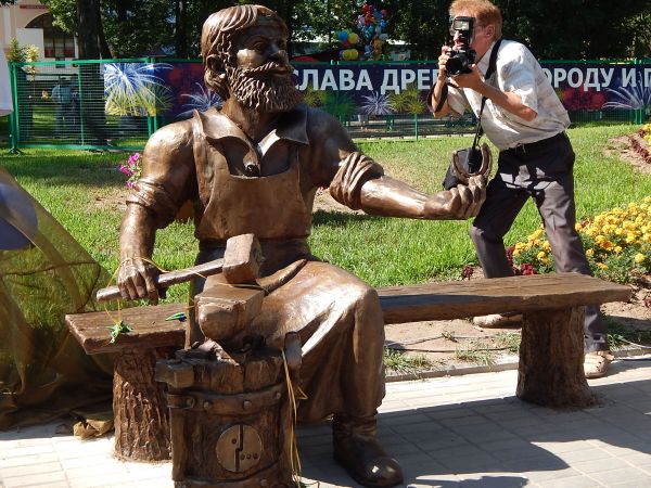 Новая бронзовая скульптура - символ Пскова появилась в Детском парке