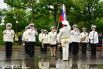 Играет военный оркестр Группировки Войск и Сил на Северо-Востоке.