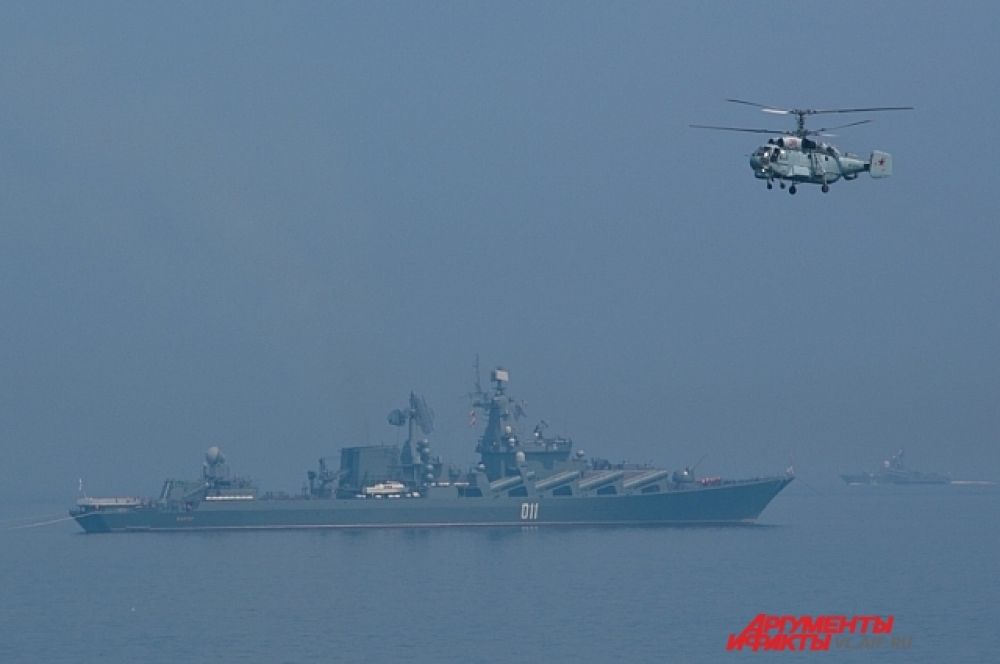 Флот действует и на море, и в воздухе.