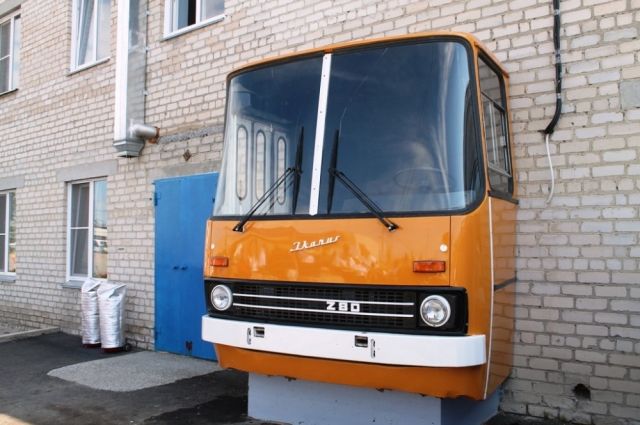 Необычная конструкция установлена в автобусном парке Челябинска.