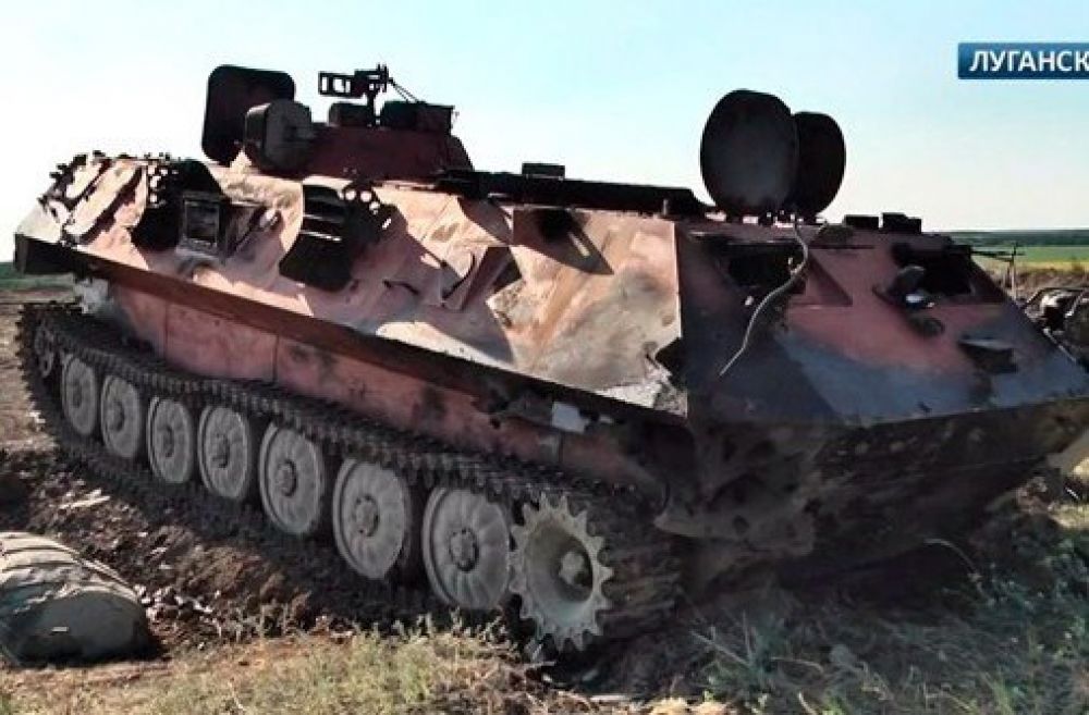 Уничтоженные боевиками танки и БТРы сил АТО