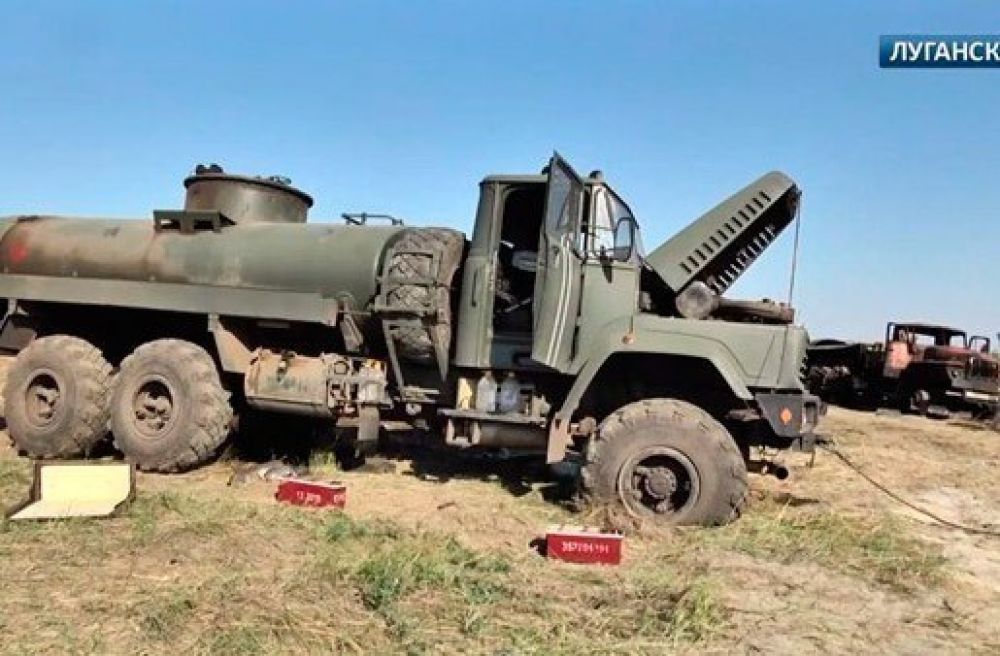 Уничтоженные боевиками танки и БТРы сил АТО