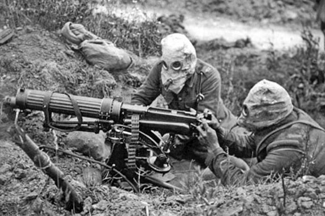Солдаты с  «адским косильщиком», как назвали пулемёты Хайрема Максима в Первую мировую войну.
