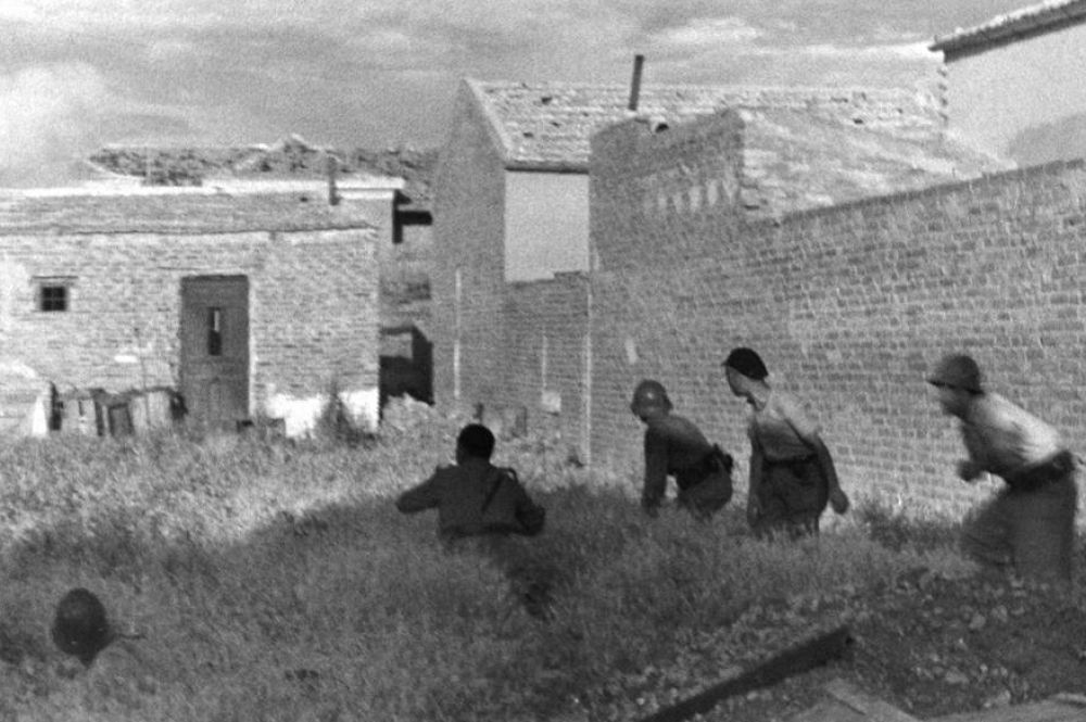 Сапёры республиканской армии в районе Карабанчель, Мадрид, июнь 1937 года.