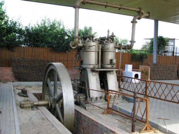 Двигатель, которому более 100 лет, реставрирован и готовится к запуску.