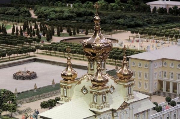 Экспозиция, посвященная строительству Петербурга в XVIII веке, охватывает эпоху от Петра I до Екатерины II
